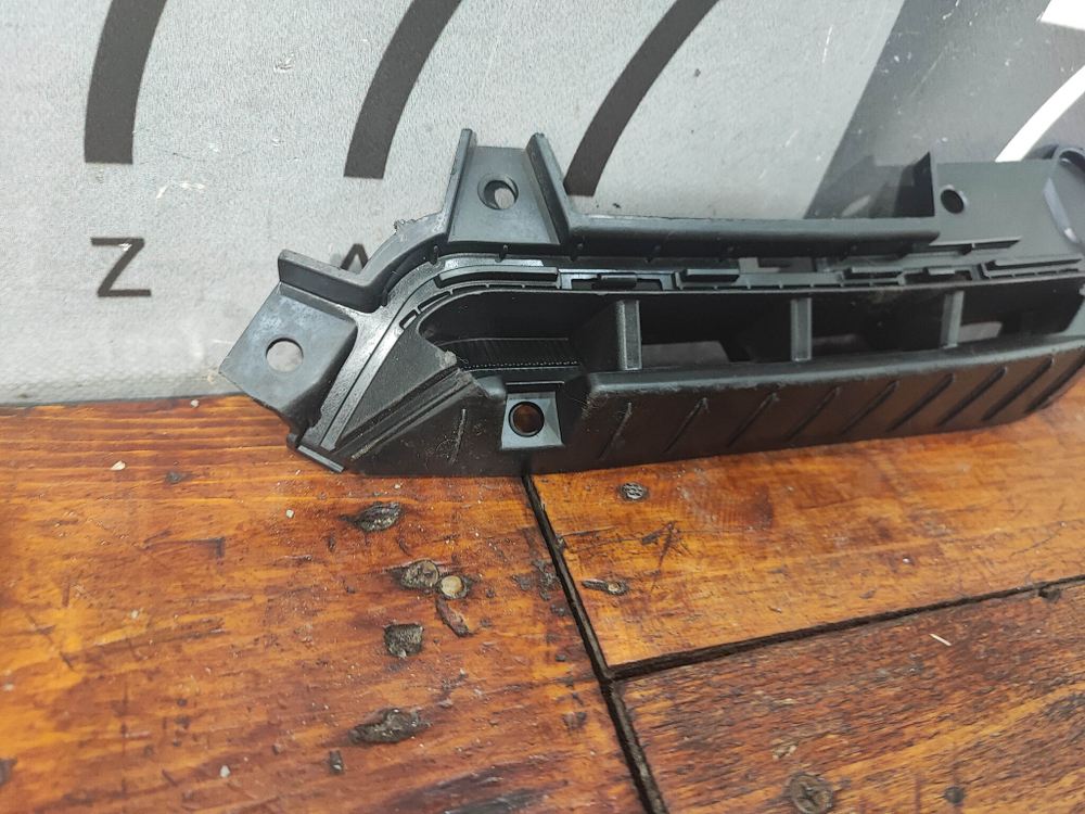 Кронштейн переднего бампера правый Kia Sorento 4 (MQ4) 20-нв Б/У Оригинал 86598P2000