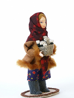 Кукла фарфоровая Девочка с корзиной подснежников