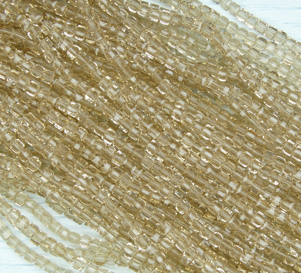 БВ002НН3 Хрустальные бусины квадратные, цвет: бежевый, размер 3 мм, кол-во: 63-65 шт.