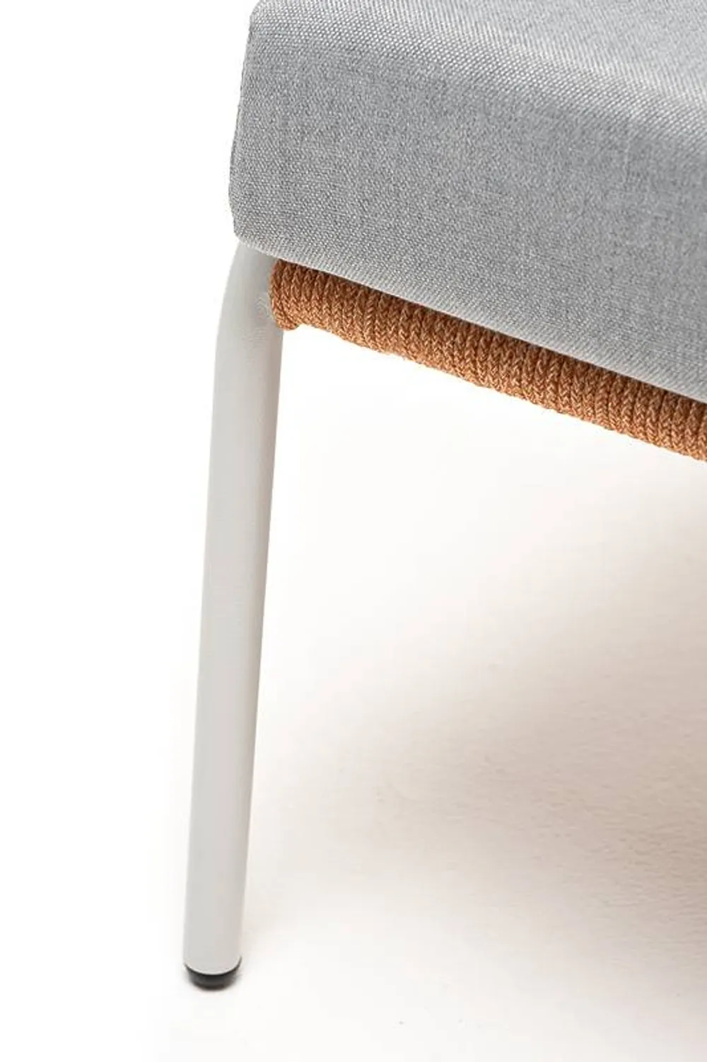 "Милан" кресло плетеное из роупа, каркас алюминий светло-серый (RAL7035) муар, роуп оранжевый меланж круглый, ткань светло-серая