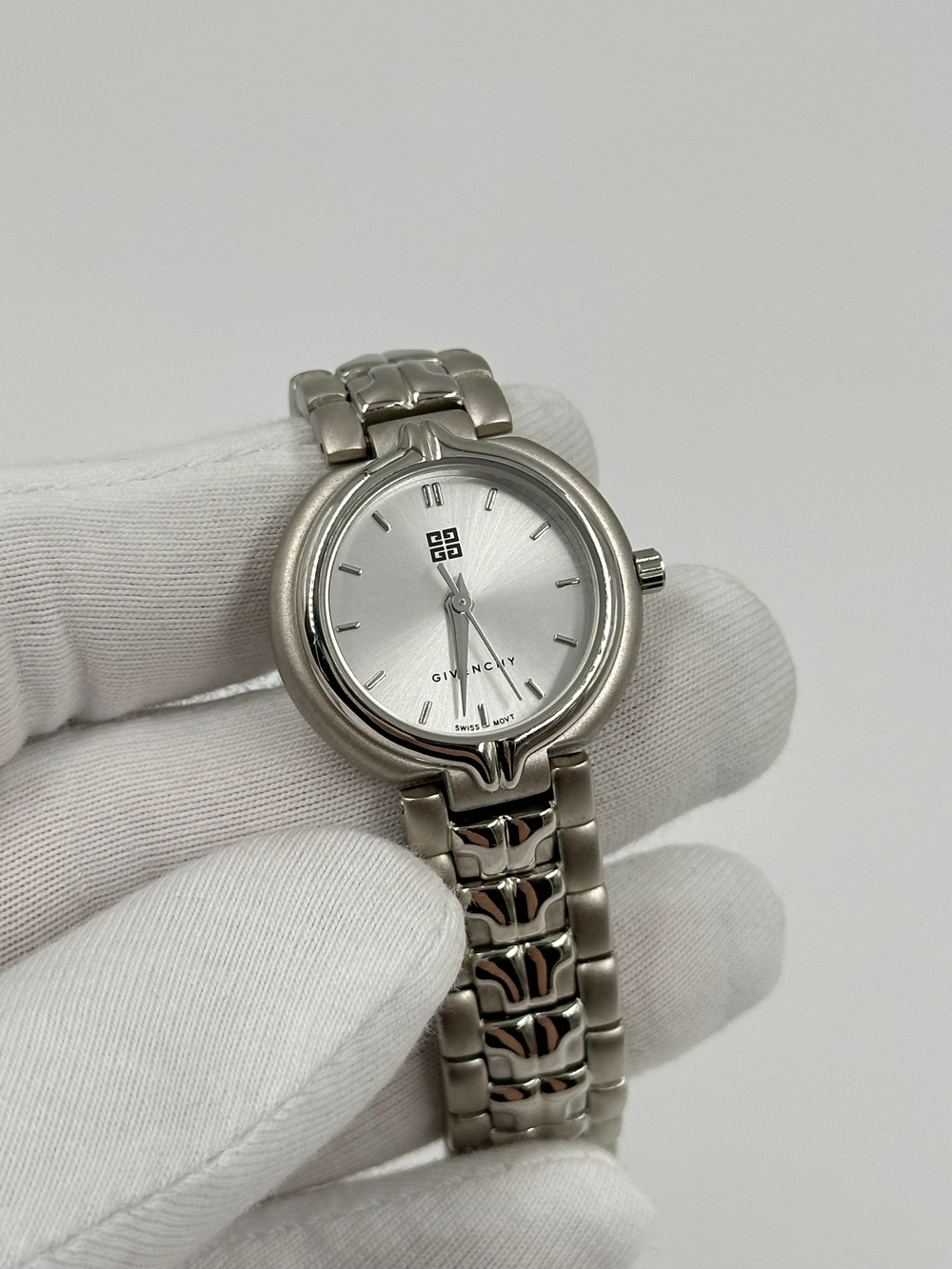 Часы Givenchy