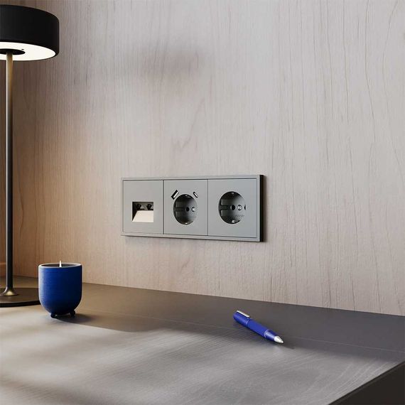 Розетка встраиваемая Voltum S70 с заземлением и защитными шторками, 16А, с USB, A+С, (титан) VLS040506