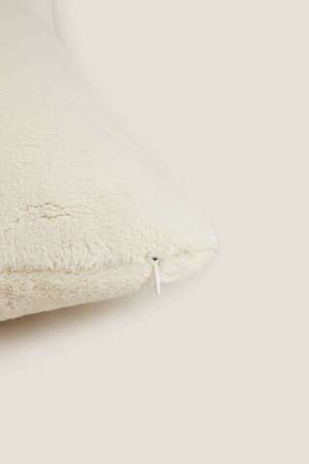 ZARA HOME ОДНОТОННЫЙ ЧЕХОЛ ДЛЯ ДЕКОРАТИВНОЙ ПОДУШКИ ИЗ ФЛИСА, КРЕМОВЫЙ