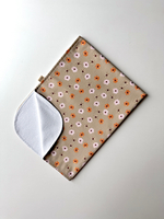 Непромокаемая пеленка "Цветочки на бежевом"