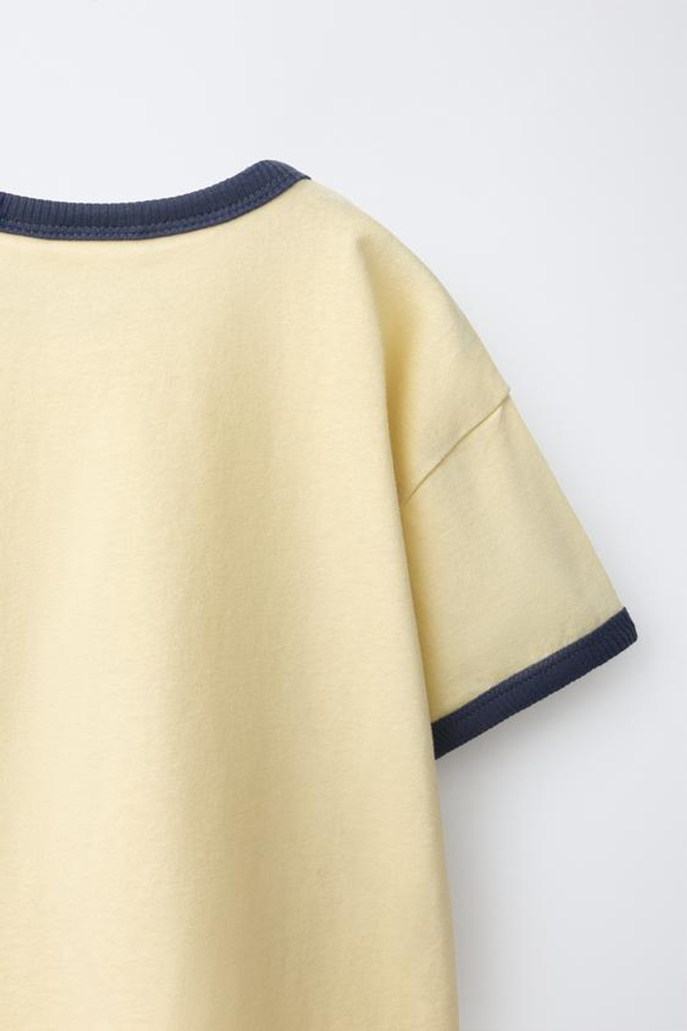 ZARA ФУТБОЛКА С ПРИНТОМ THE BEATLES ™ YELLOW SUBMARINE, СВЕТЛО-ЖЕЛТЫЙ