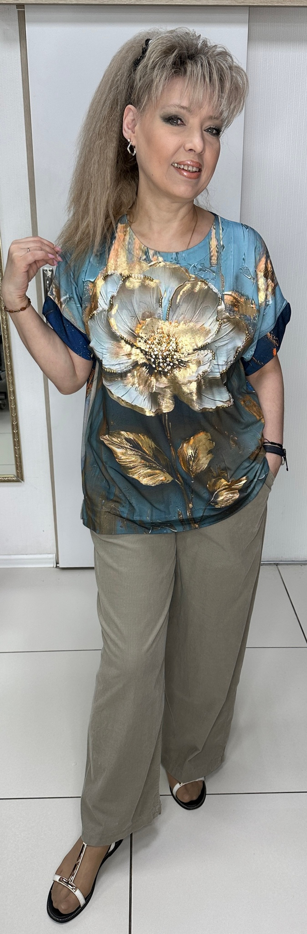 Нарядный блузон-туника с красивым изображением