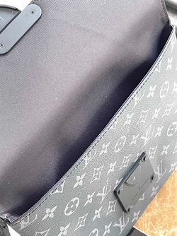Louis Vuitton Pochette S-Lock