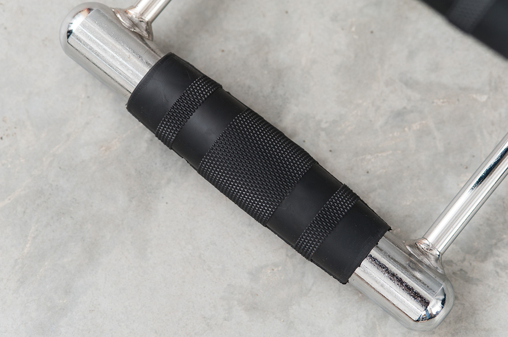 Рукоятка для тяги к животу (узкий параллельных хват)