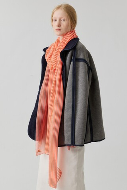 Шарфик из шелка в красно-белую полоску