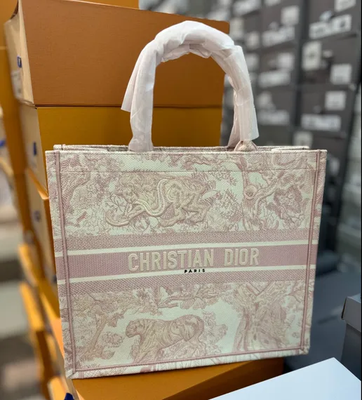 Сумка Dior Book Tote, модель большого формата, розовый