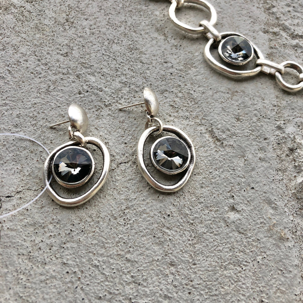 Браслет с серыми кристаллами