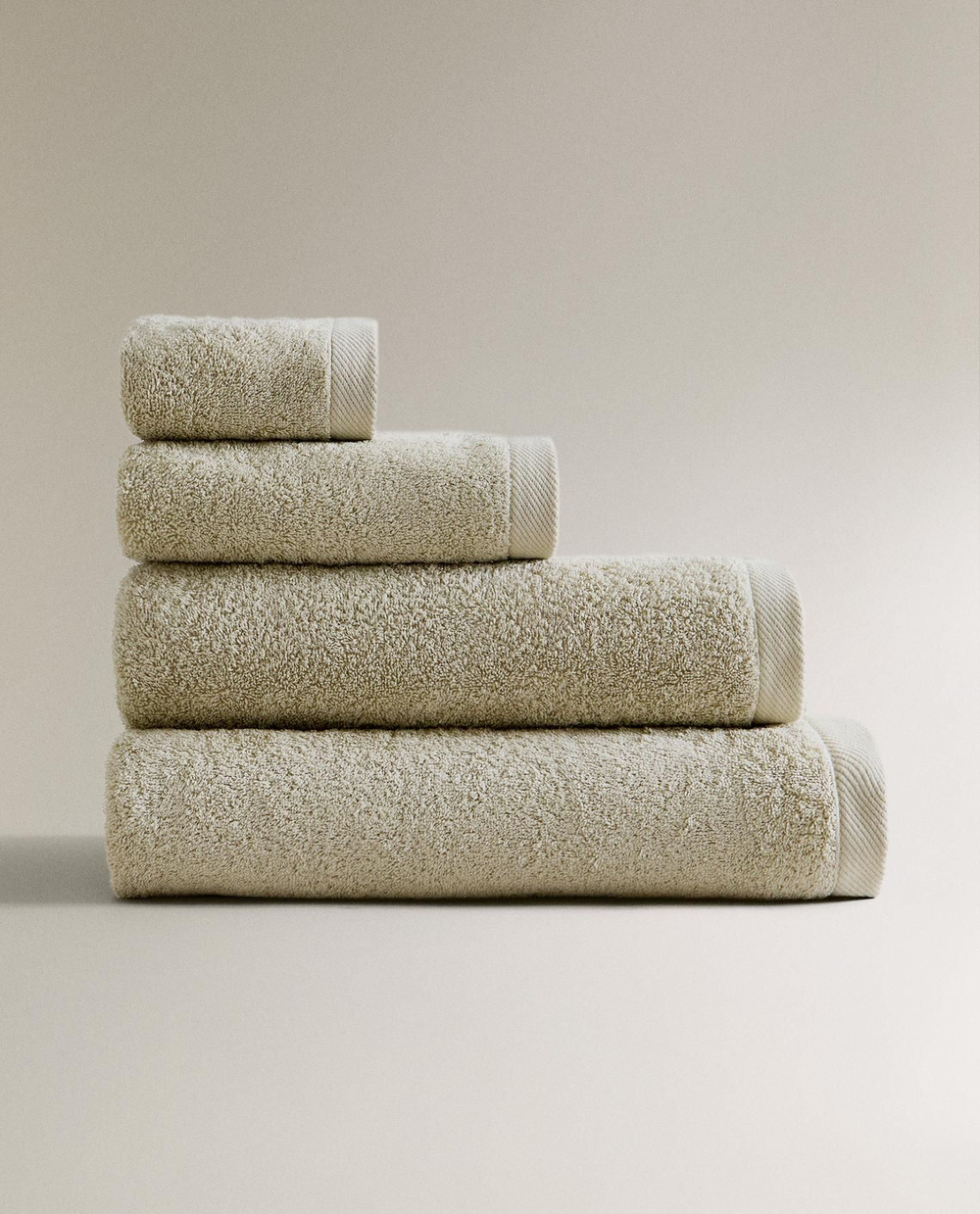 Zara Home - Гладкое махровое хлопковое банное полотенце (500 гхм2), зеленый, 90х150 см