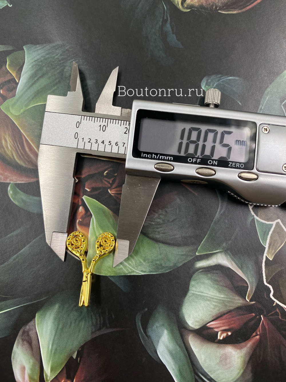 Пуговицы в форме ножниц золотистые Шан.