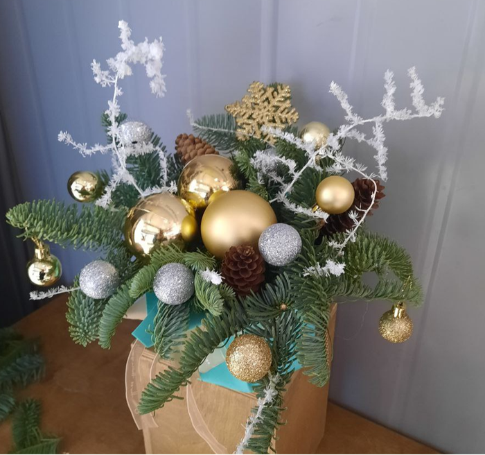 Композиция "Праздник к нам приходит"