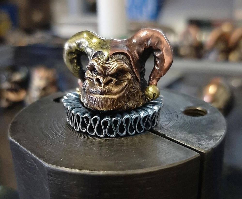 бусина на темляк Шут