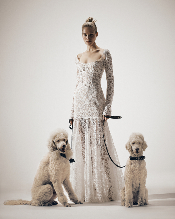 Платье макси корсетное из кружева с открытой спиной