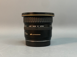 Canon EF 20-35mm f/3.5-4.5 USM