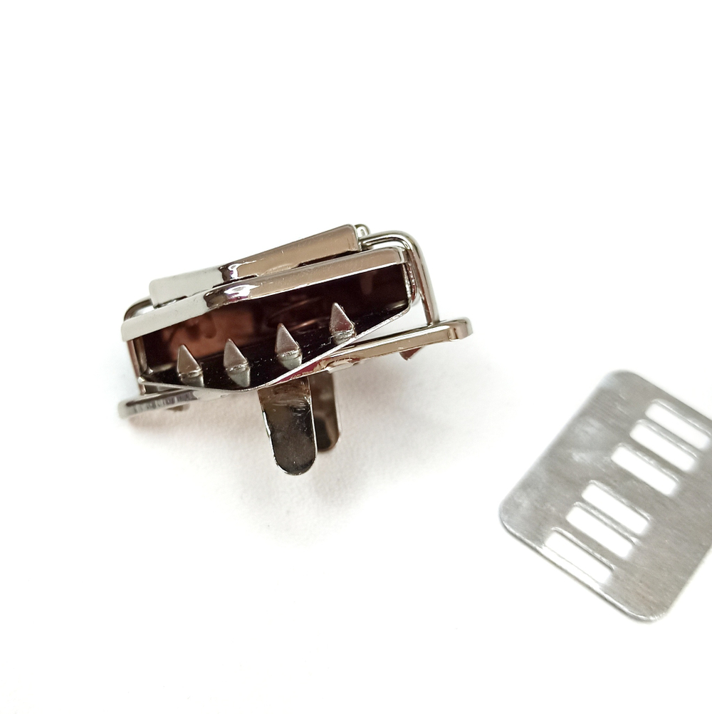 Замок-защелка на зажимах 32*32 Серебро