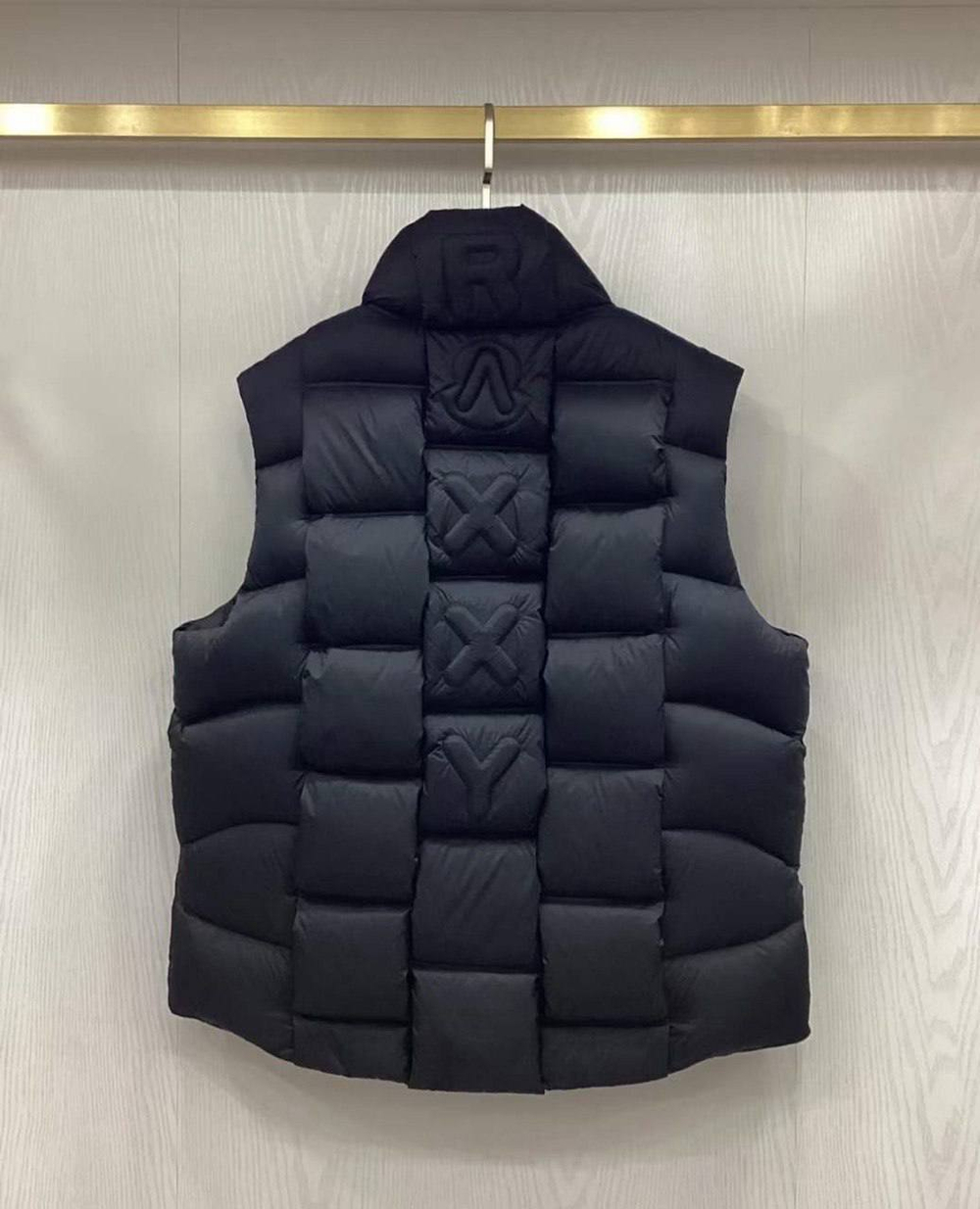 Безрукавка Moncler