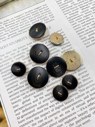 Пуговицы черные золотистые со светлыми прожилками