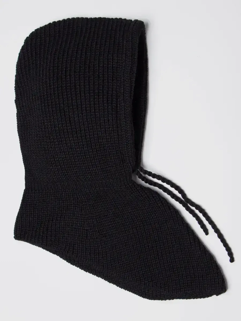 Капор женский вязаный черный