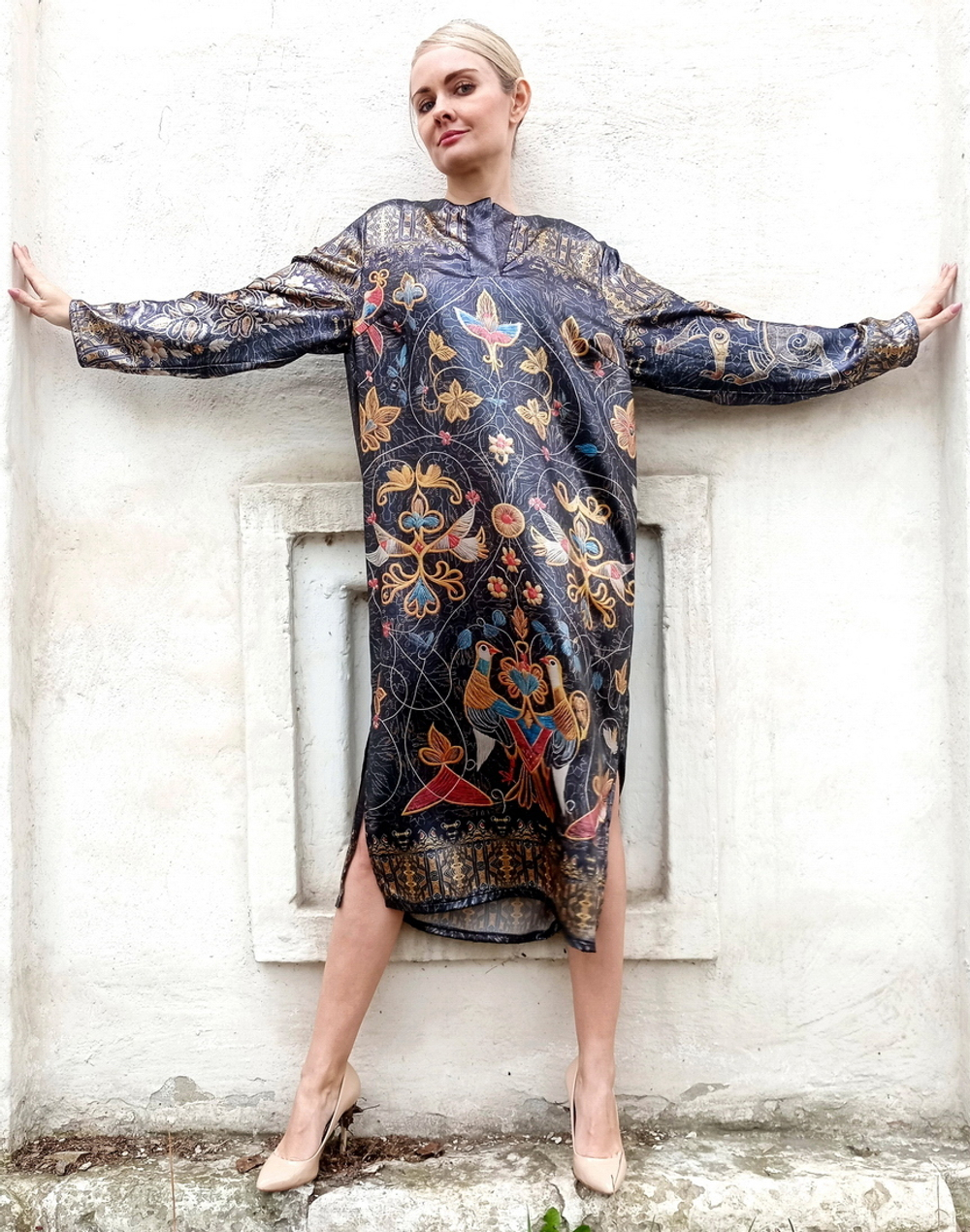 Платье миди "Две голубки", коллекция «Сны белого камня», по мотивам белокаменной резьбы домонгольских соборов Владимирской земли