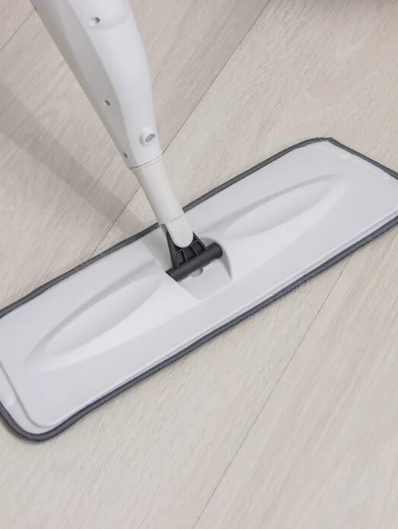 Швабра для мытья пола с распылителем Доляна, насадка из микрофибры 40×13 см, стальной черенок 125 см