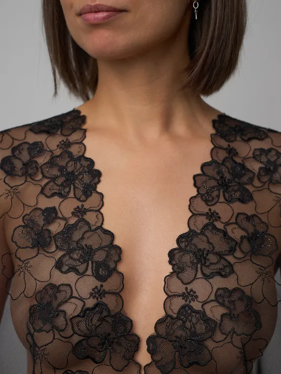 05-164 Вышивка на неэл. сетке 21 см, черный/серебро (левая)