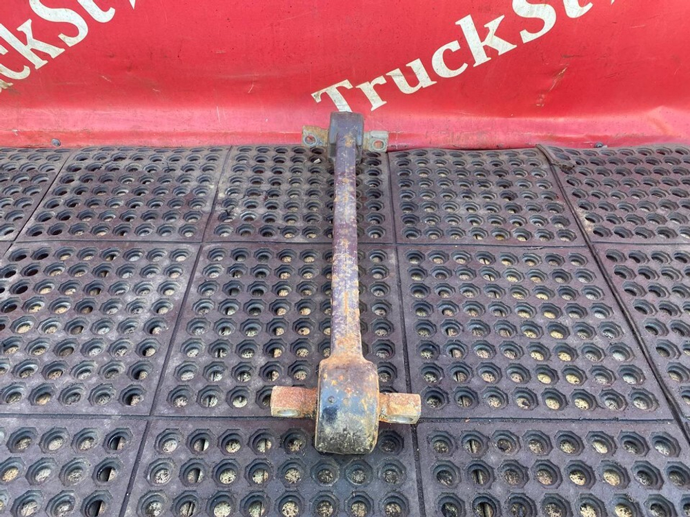 Тяга реактивная задняя