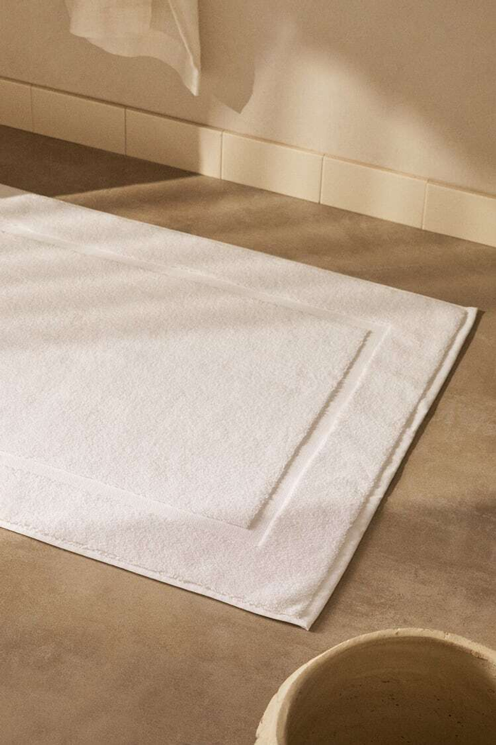 ZARA HOME КОВРИК ДЛЯ ВАННОЙ ИЗ МЯГКОЙ ТКАНИ, БЕЛЫЙ