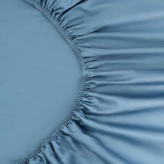 Простыня на резинке из премиального сатина джинсово-синего цвета из коллекции essential,  180х200х30