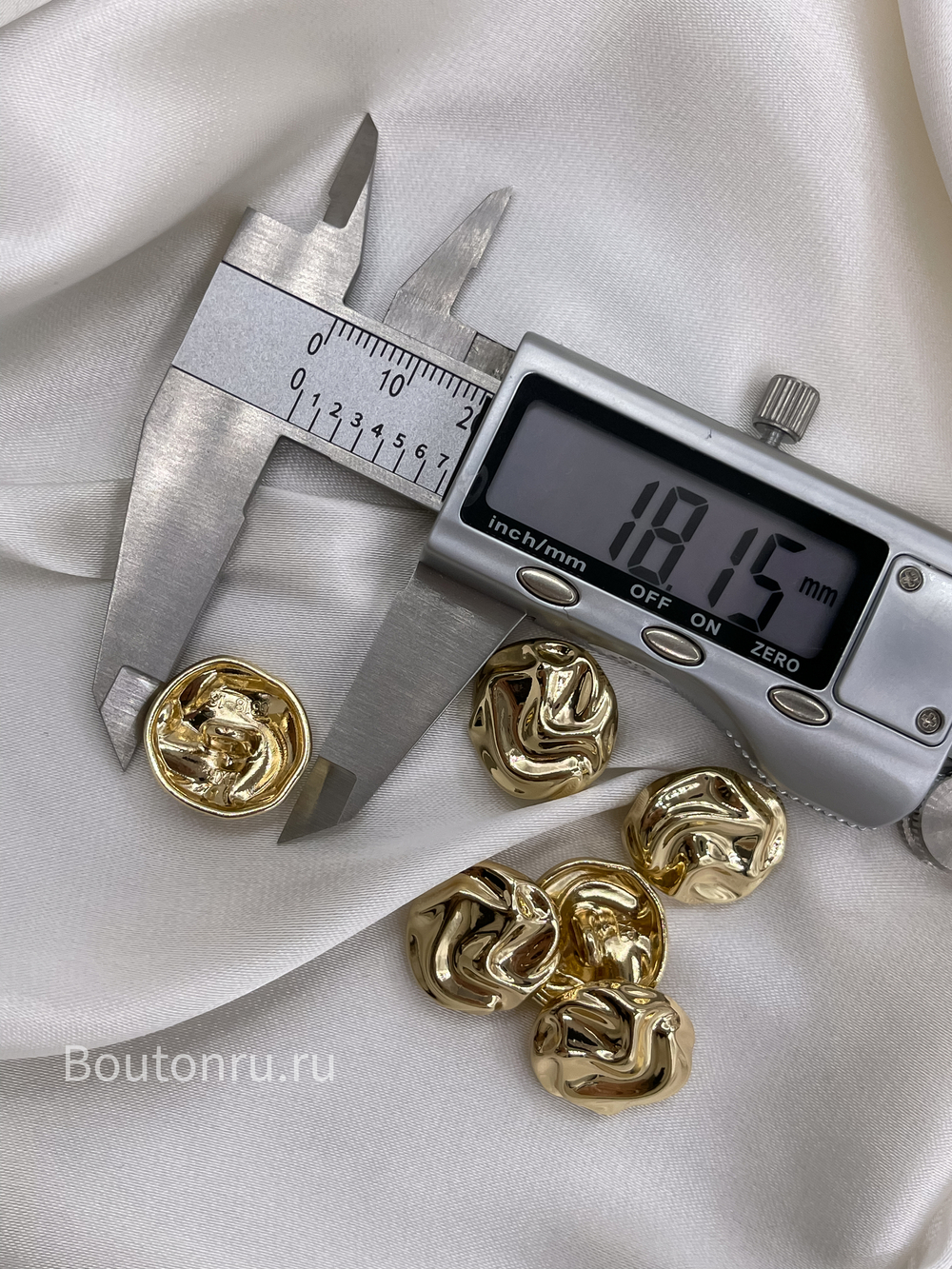 Пуговицы золотистые с жатым эффектом