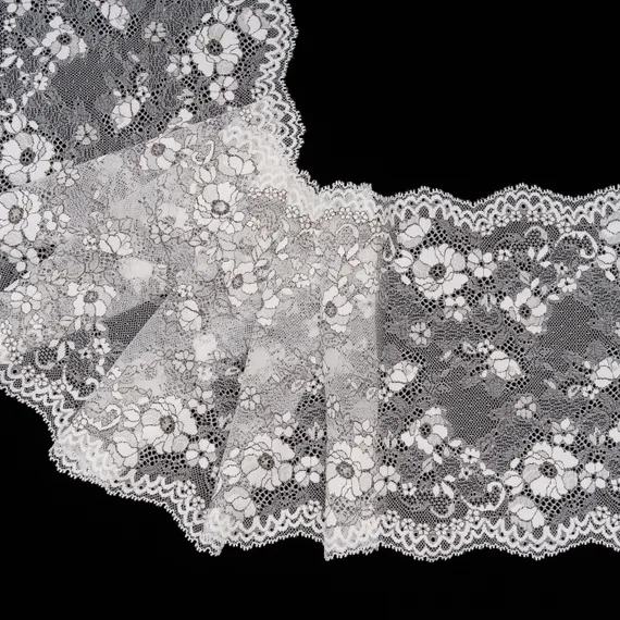 Кружево эластичное экрю/черное 22 см, Китай