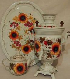 Электросамовар в наборе с подносом и чайником «Подсолнухи на белом»