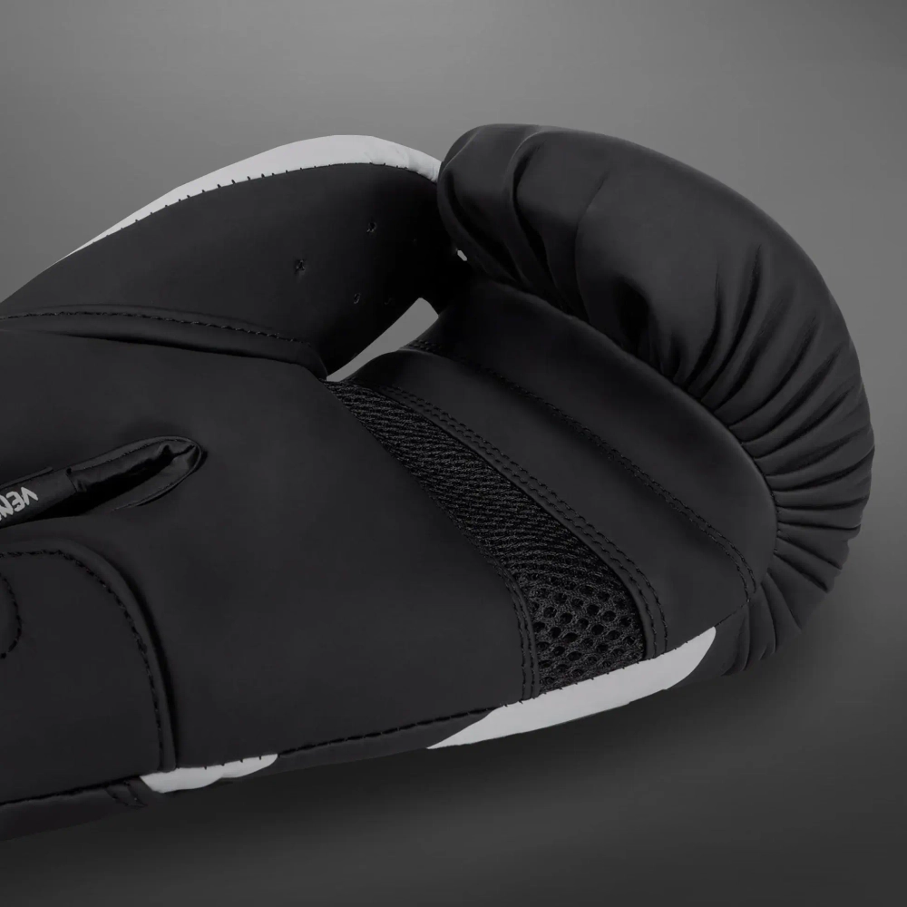 Детские боксерские перчатки Venum Challenger 4.0 Black/White