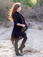 Накидка с бахромой Chintamani короткая (черная)