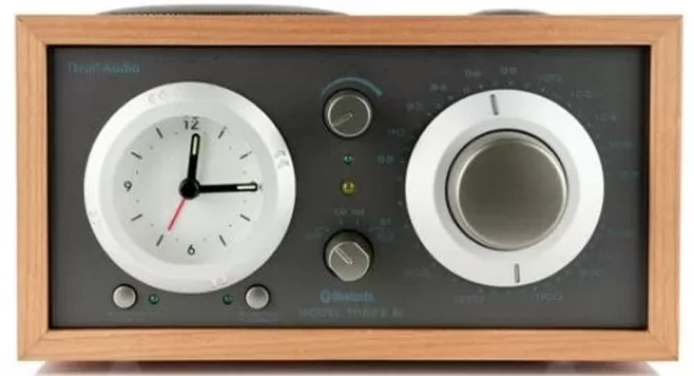 Радиоприемник с часами Tivoli Model Three BT Цвет: Вишня/Серый [Cherry/Taupe]