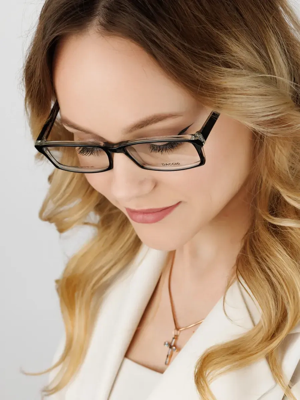 Оправа модных женских очков для зрения