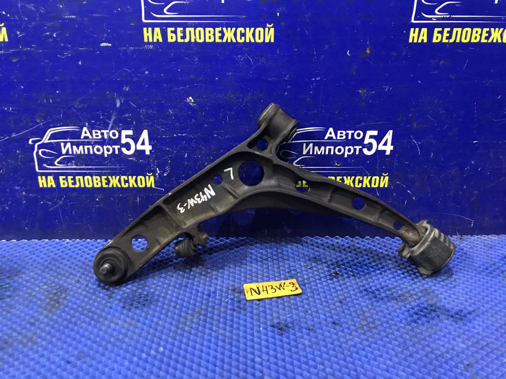 Рычаг передний левый MITSUBISHI CHARIOT 1994