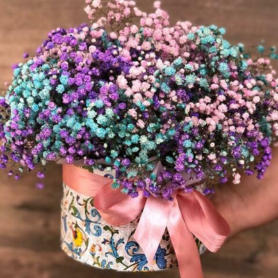 Яркая композиция с гипсофилой