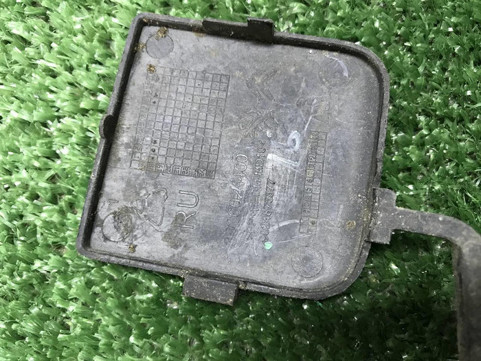 Заглушка буксир. крюка Peugeot Expert 3 (16-нв)