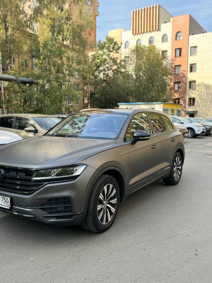 Volkswagen в цветной полиуретан Carbins PPF AMG Grey
