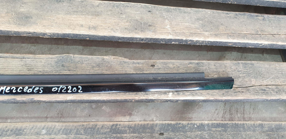 Молдинг задней правой форточки Mercedes GLS X166 12-19 Б/У Оригинал A1666904400