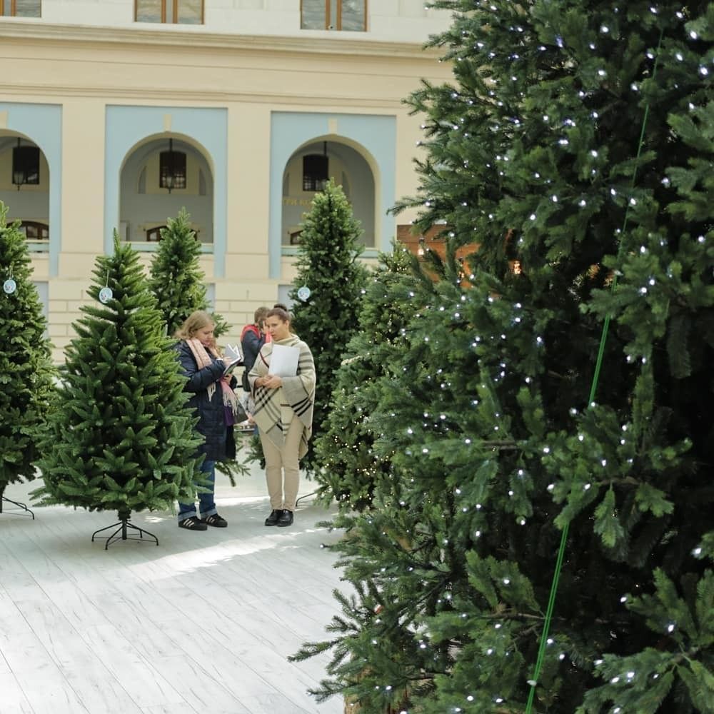 Большая елка с гирляндой «Сказочная светодинамическая» (литая+пвх) 3 м