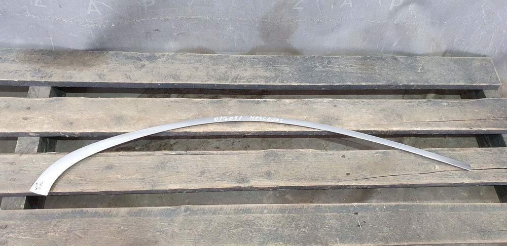 Молдинг двери задней правой Mercedes C (W205) 14-нв Б/У Оригинал A2056900480