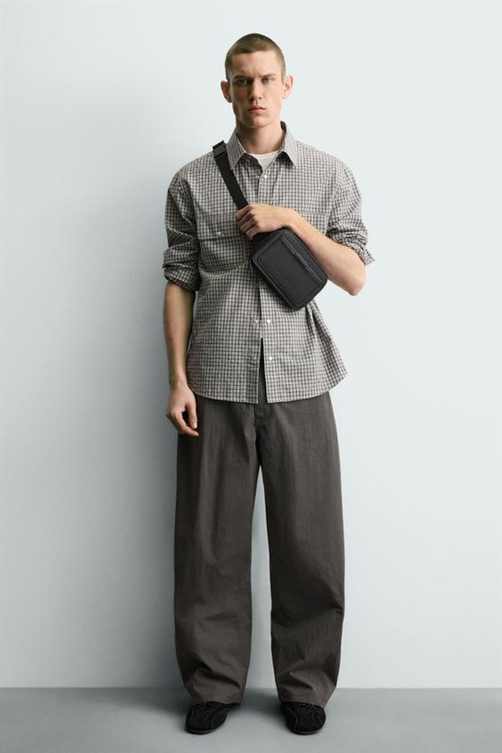 ZARA ПОЯСНАЯ СУМКА С ТИСНЕНИЕМ, ЧЕРНЫЙ