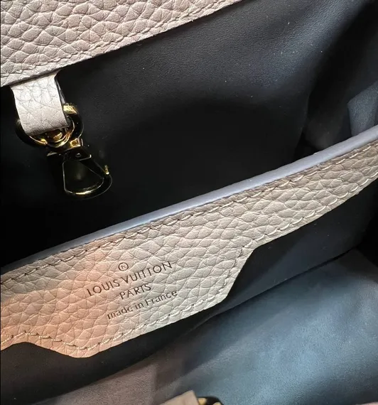 Сумка Louis Vuitton Capucines BB бежевый