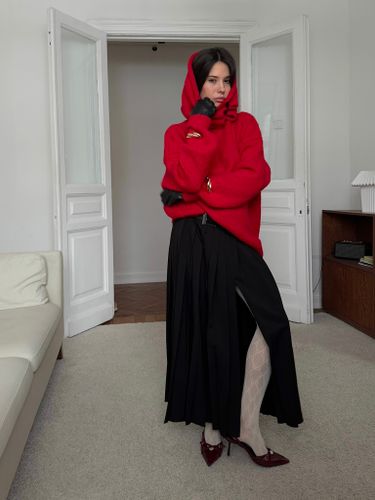 Красный свитер со съемным воротником-манишкой