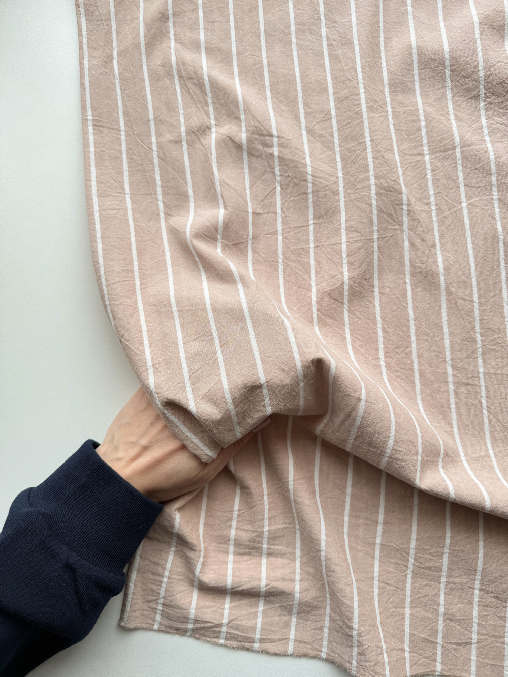 Вареный хлопок 250см. Полоска Вертикаль на бежевом фоне