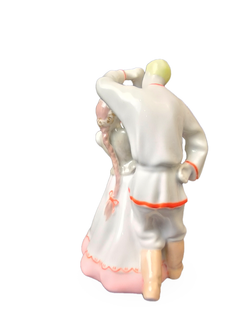 Фарфоровая статуэтка "Белорусский танец" ("Лявониха") Дулево